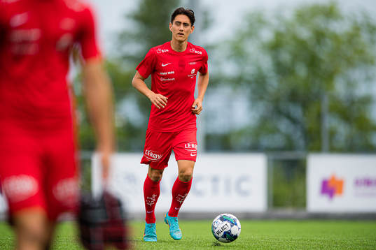 Svenn Crone of Brann warms up