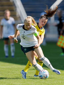 Svea Rehnberg of Sweden and Nina Zimmer of Germany