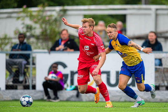 Aune Selland Heggebø of Brann and Glenn André Evensen