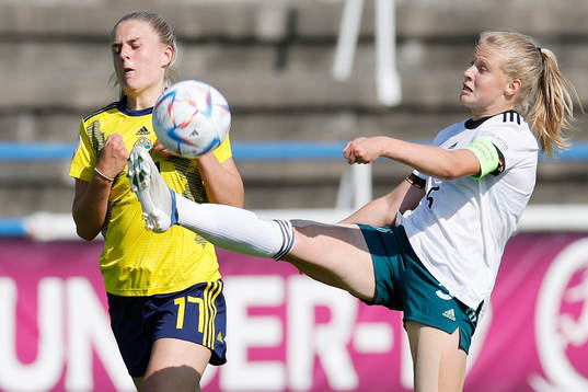 Lisa Björk of Sweden and Nina Zimmer of Germany