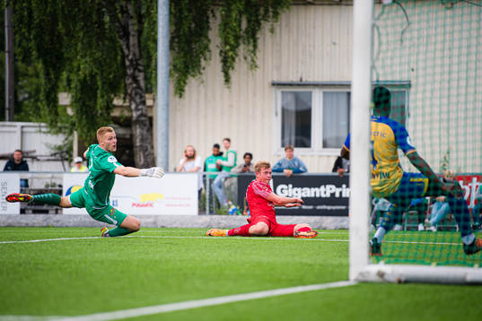 Aune Selland Heggebø of Brann scores the 0-1 goal