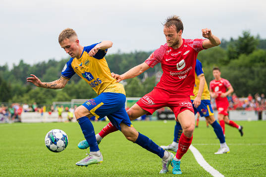 Fabian Østigård Ness of Grorud and Bård Finne of Brann