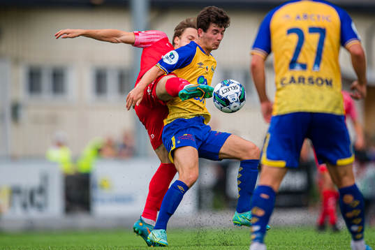 Felix Horn Myhre of Brann and Mikal Berg Kvinge of Grorud