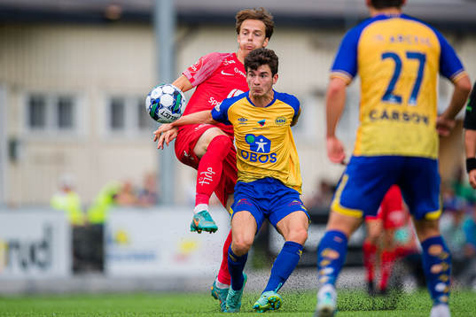 Felix Horn Myhre of Brann and Mikal Berg Kvinge of Grorud