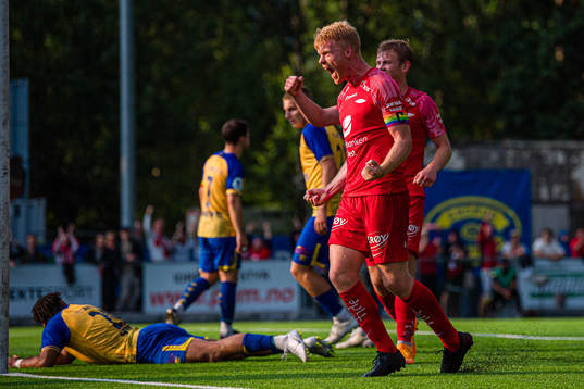 Sivert Heltne Nilsen of Brann celebrates