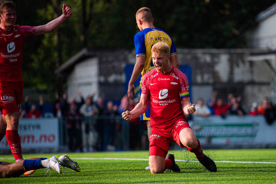 Sivert Heltne Nilsen of Brann celebrates