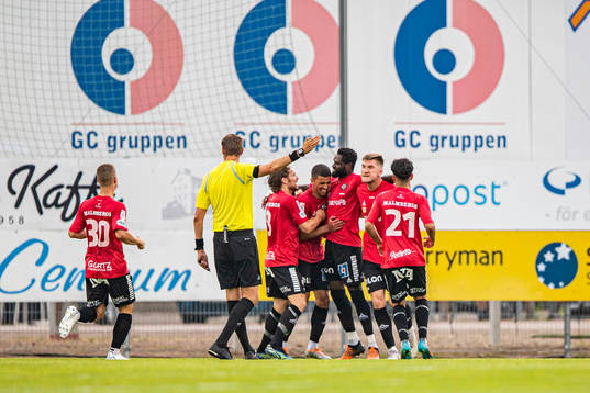 Örebros Nasiru Moro jublar