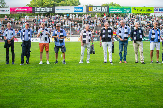 Cuphjältar från 1972 hyllades före fotbollsmatchen i