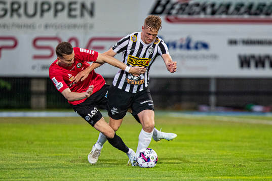Örebros Jake Larsson och Landskronas Jesper Strid