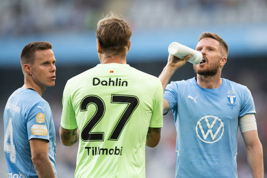 Malmö FFs Niklas Moisander, målvakt Johan Dahlin och
