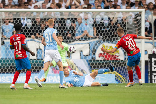 Helsingborgs Dennis Olsson gör 1-1
