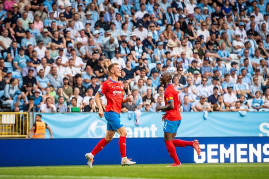 Helsingborgs Dennis Olsson och Ravy Tsouka-Dozi jublar