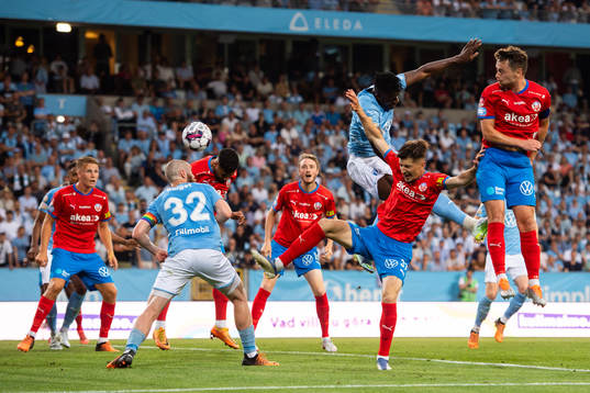 Malmö FFs Malik Abubakari och Helsingborgs Armin Gigovic