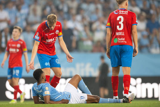 Malmö FFs Isaac Kiese Thelin har ont