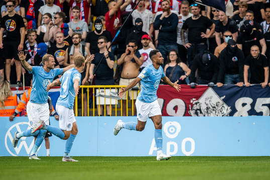 Malmö FFs Ola Toivonen och Felix Beijmo jublar