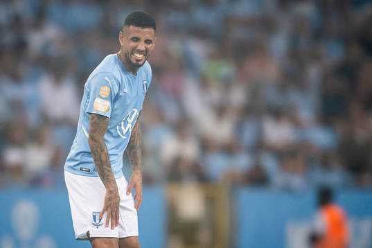 Malmö FFs Sergio Pena har ont