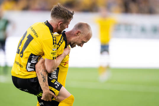 Elfsborgs Johan Larsson jublar med Rasmus Alm