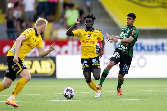Elfsborgs Emmanuel Boateng och Varbergs Luke Le Roux