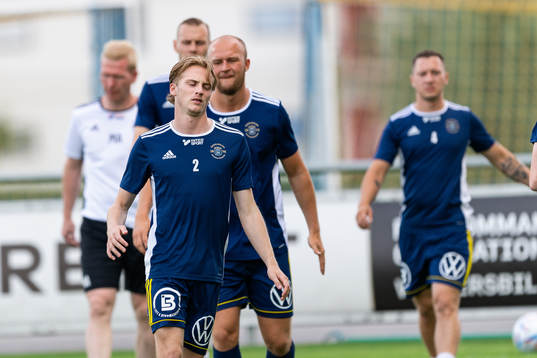 Ängelholms Hannes Lennartsson före fotbollsmatchen i