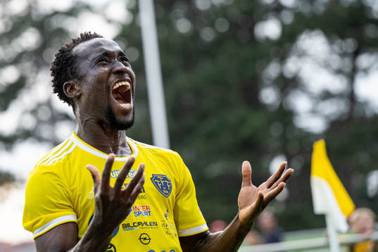 Falkenbergs Godwin Aguda jublar