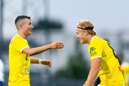 Falkenbergs Sewen Emilov och Oskar Christiansson jublar