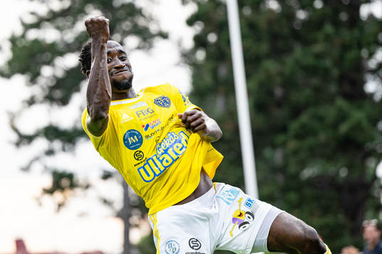 Falkenbergs Godwin Aguda jublar