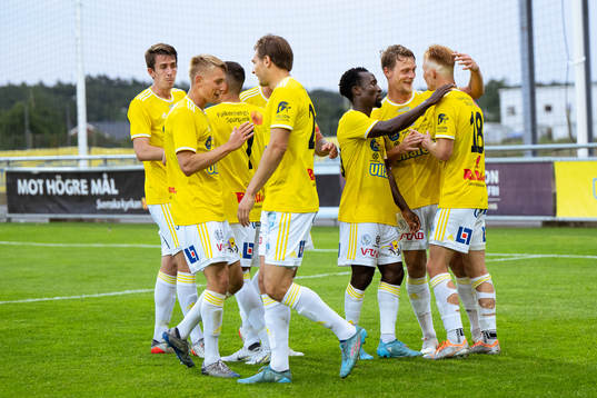 Falkenbergs spelare jublar