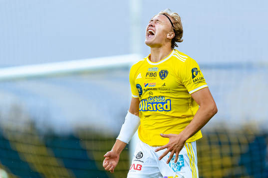 Falkenbergs Oskar Christiansson jublar