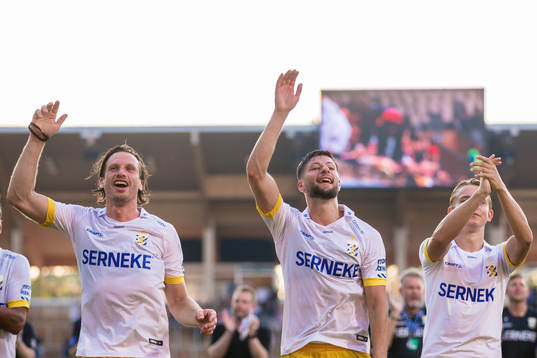 IFK Göteborgs Gustav Svensson och Kevin Yakob jublar