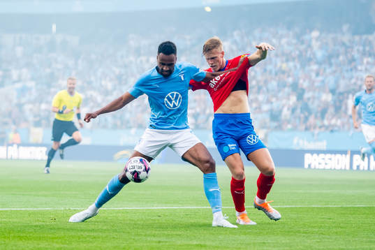 <Malmö FFs Isaac Kiese Thelin  och Helsingborgs Emil