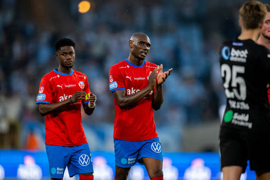 Helsingborgs Joseph Amoako och Ravy Tsouka-Dozi deppar
