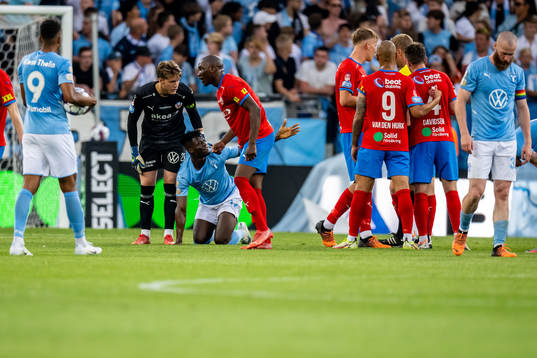 Malmö FFs Malik Abubakari reagerar