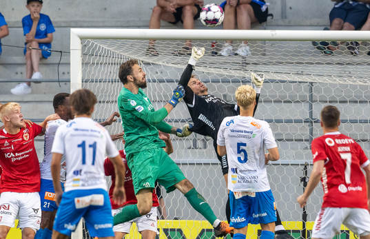 Värnamos målvakt Pilip Vaitsiakhovich och Kalmars