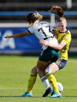 Swedens Bea Sprung in action against Germanys Ilayda