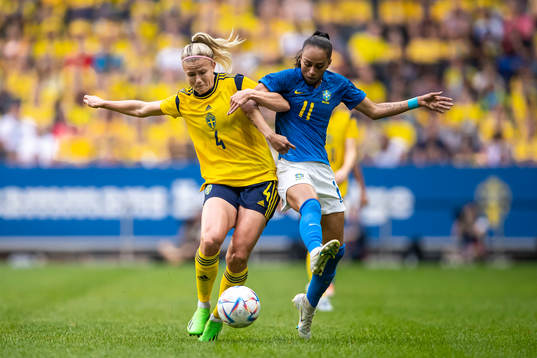 Hanna Glas of Sweden and Adriana of Brazil