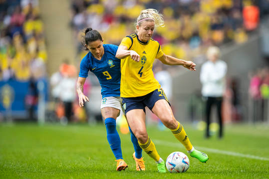 Debinha of Brazil and Hanna Glas of Sweden