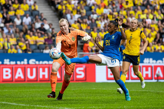 Goalkeeper Hedvig Lindahl of Sweden and Kerolin of Brazil