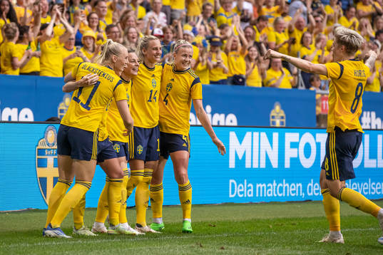 Johanna Rytting Kaneryd of Sweden celebrate with teammates