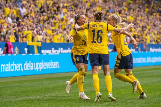 Johanna Rytting Kaneryd of Sweden celebrate with teammates