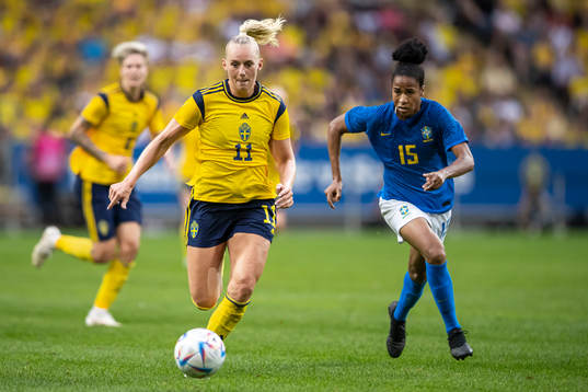 Stina Blackstenius of Sweden and Tainara of Brazil