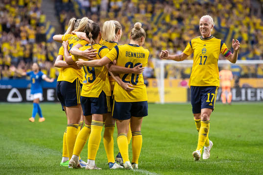 Stina Blackstenius of Sweden celebrate with teammates