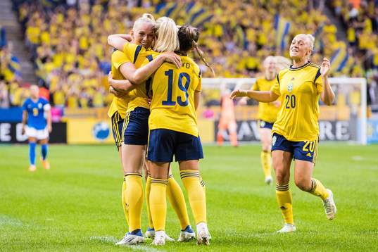 Stina Blackstenius of Sweden celebrates with Hanna Glas,