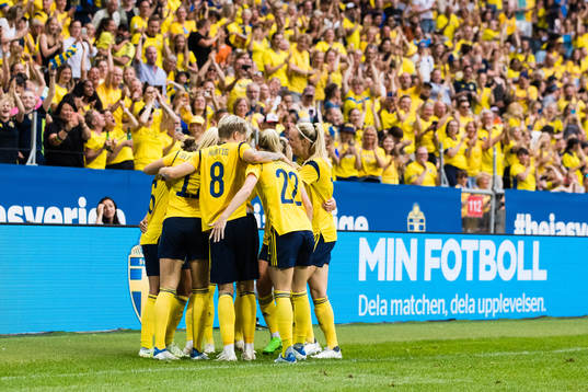 Johanna Rytting Kaneryd of Sweden celebrate with teammates