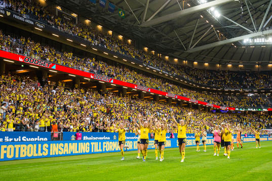 Players of Sweden celebrates