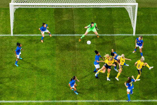 Players of Sweden and of Brazil