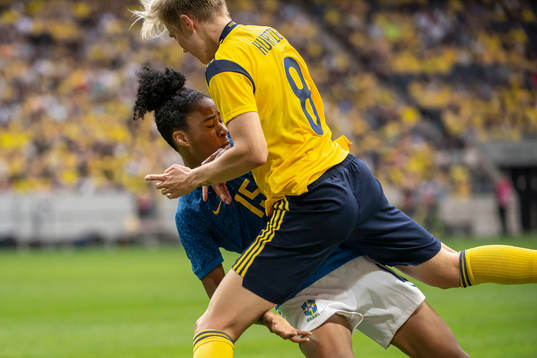 Tainara of Brazil and Lina Hurtig of Sweden collides