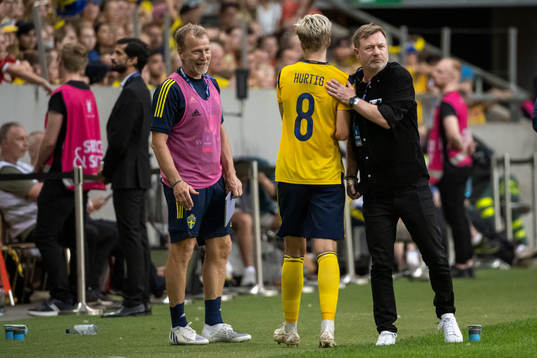 Lina Hurtig and head coach Peter Gerhardsson of Sweden