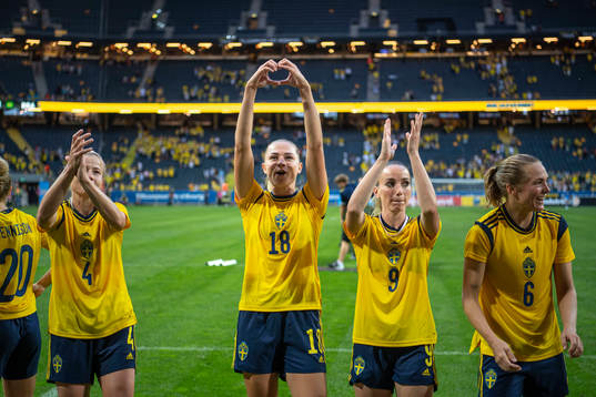 Hanna Glas, Fridolina Rolfö, Kosovare Asllani and