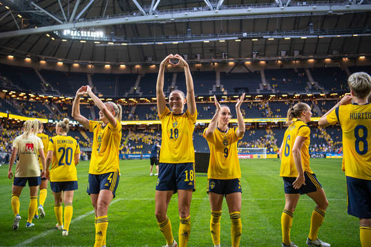 Hanna Glas, Fridolina Rolfö, Kosovare Asllani and