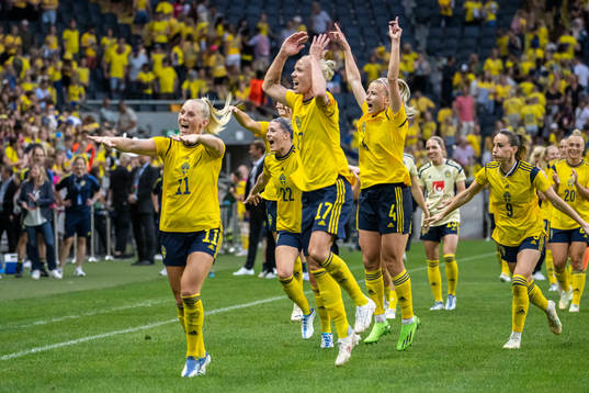 Stina Blackstenius, Olivia Schough, Caroline Seger and